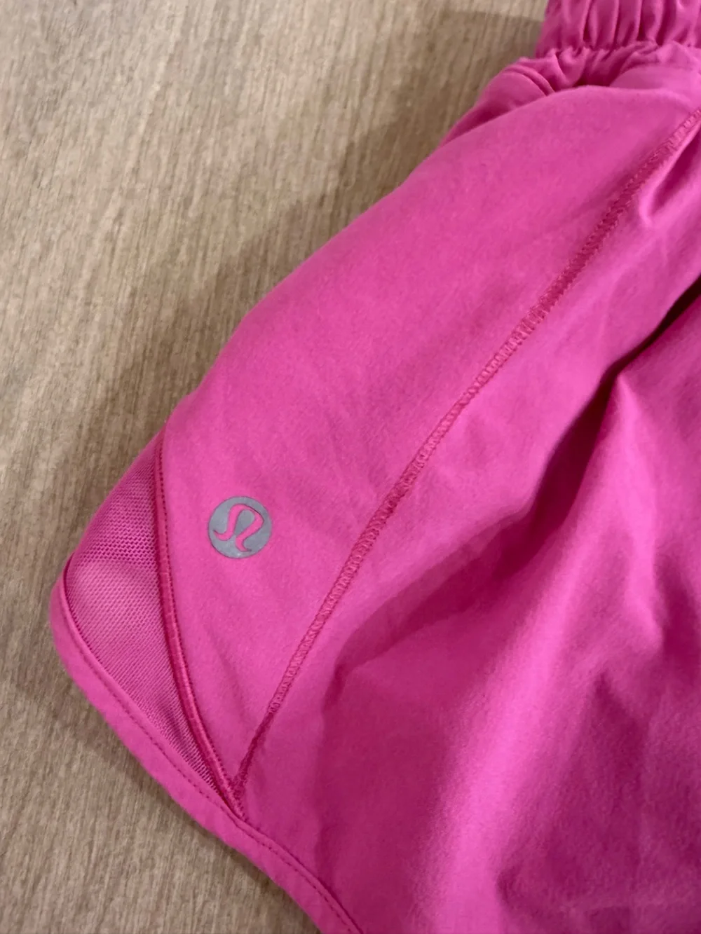 Lululemon Hotty Hot High-Rise 2.5" Lined Workout Running Shorts Bright Pink 2 - Picture 3 of 9